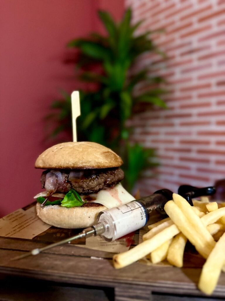 Foto de hamburguesa con papas